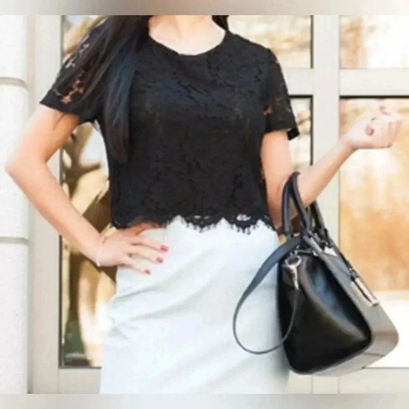Banana Republic Black Lace Floral Scalloped Short Sleeve Pullover Top Medium - Picture 1 of 12
